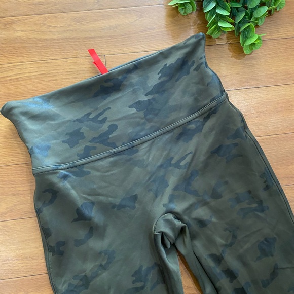SPANX CAMO green legging size medium - Picture 3 of 5